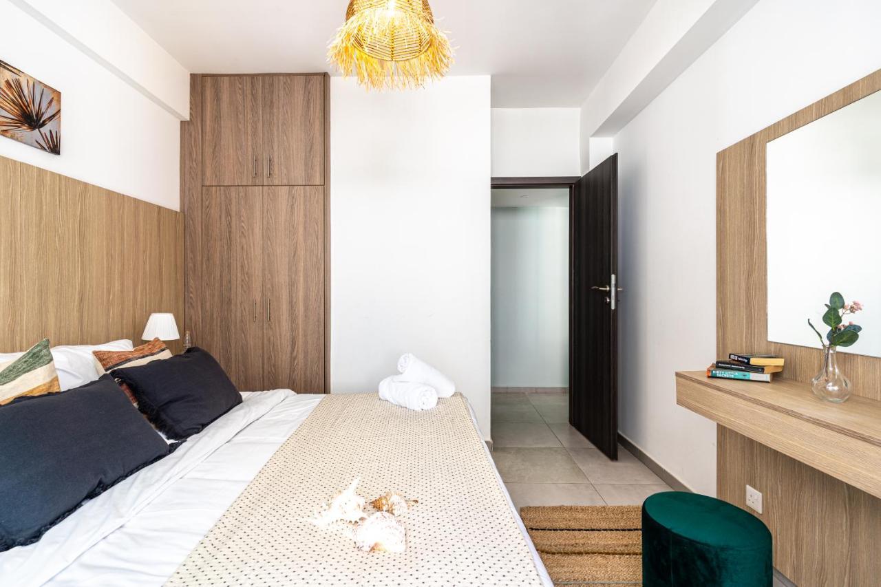 Beach Daze 1-Br Apt By Finikoudes Beach Larnaca Exterior photo