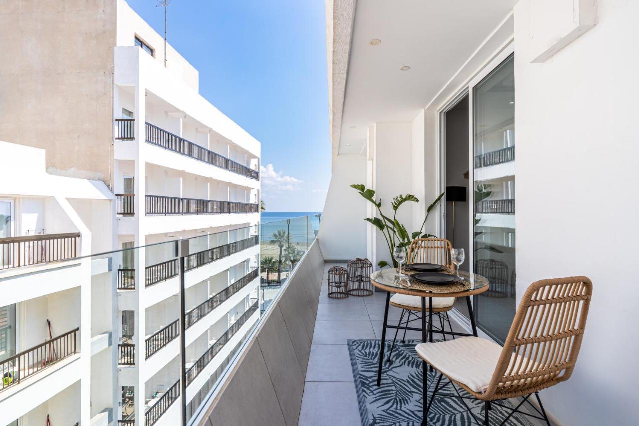 Beach Daze 1-Br Apt By Finikoudes Beach Larnaca Exterior photo